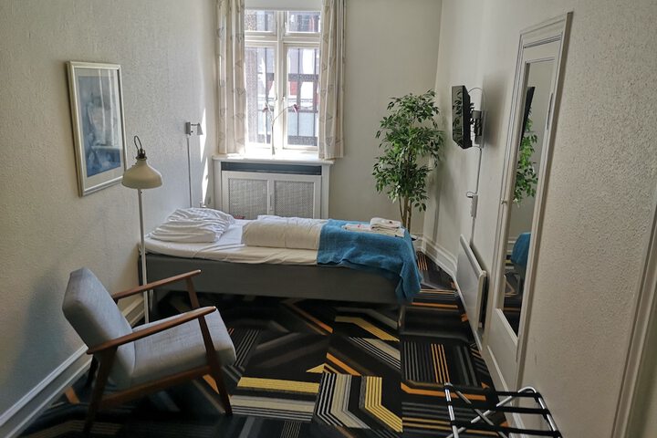 Room 8 of 36