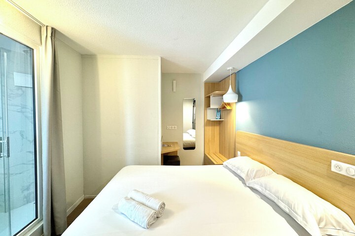 Room 13 of 42