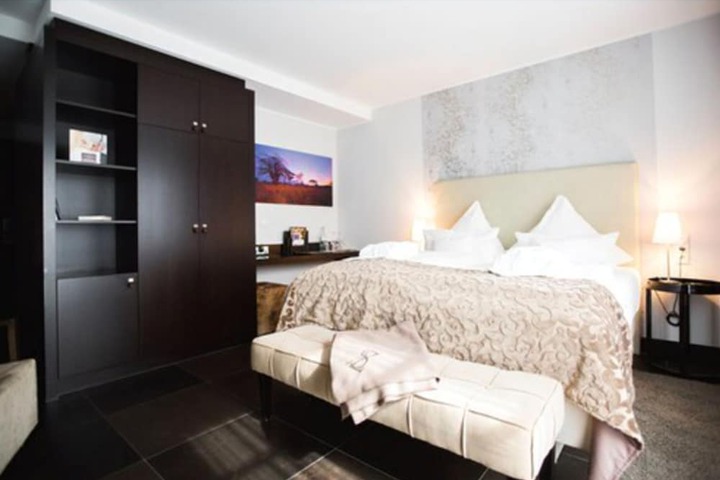 Room 17 of 30