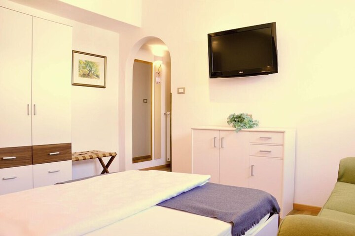 Room 30 of 69