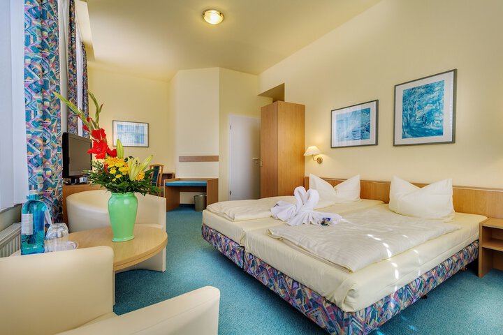 Room 35 of 84