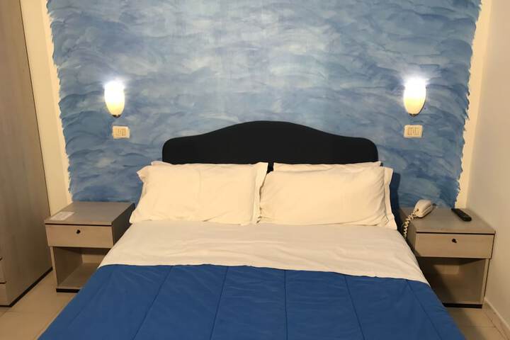 Room 5 of 11