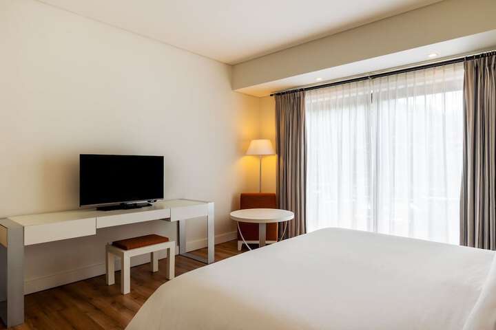Room 20 of 202