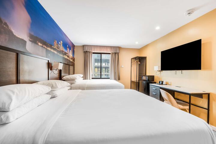 1 Queen Bed (5 of 9)