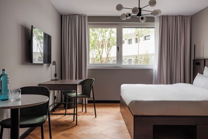 Room 10 of 60