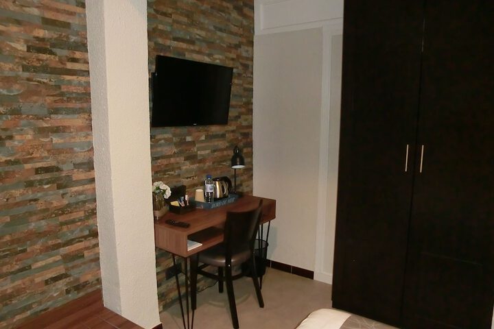 Room 27 of 62
