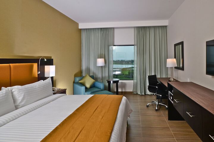 Room 3 of 65