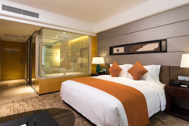 Room 5 of 90