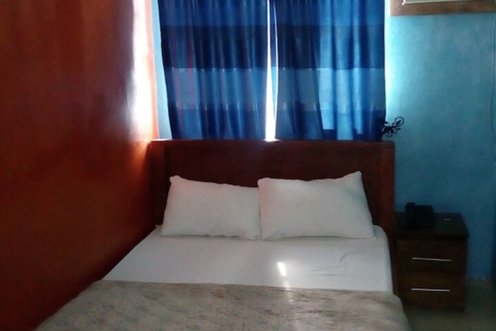 Room 5 of 9