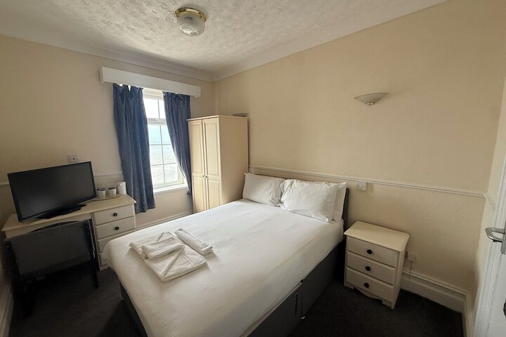 Room 42 of 126
