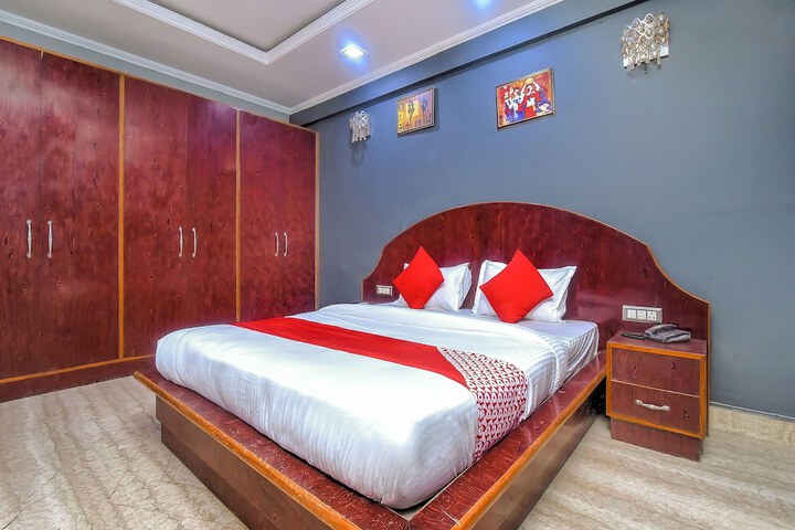Room 11 of 32