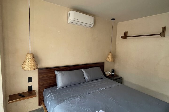 Room 8 of 38