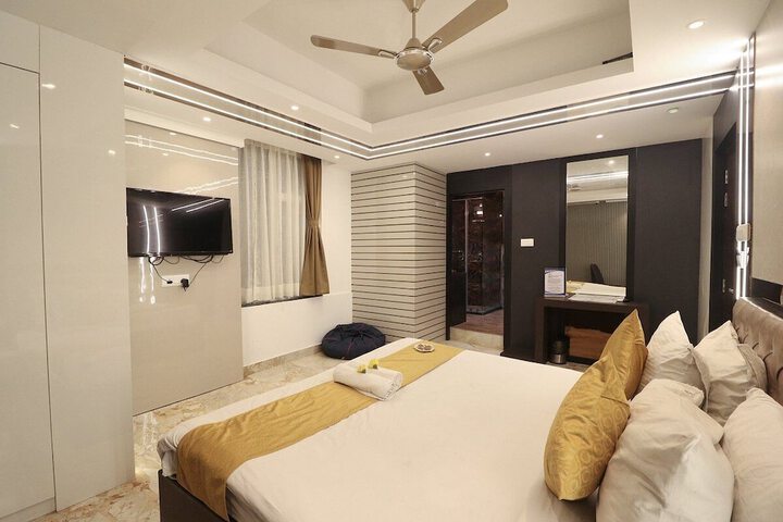 Room 15 of 25