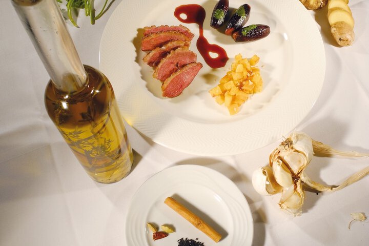 Dining 16 of 28