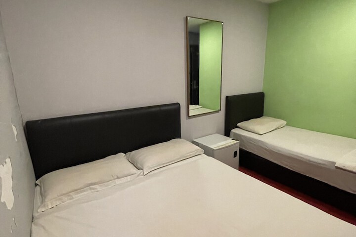 Room 7 of 13