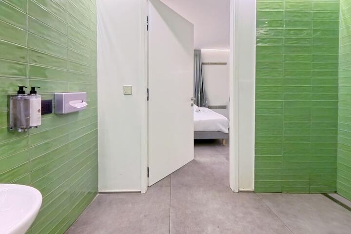 Room 44 of 79