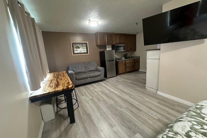 Room 11 of 16