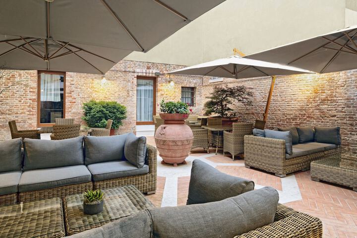 Terrace/Patio 58 of 60