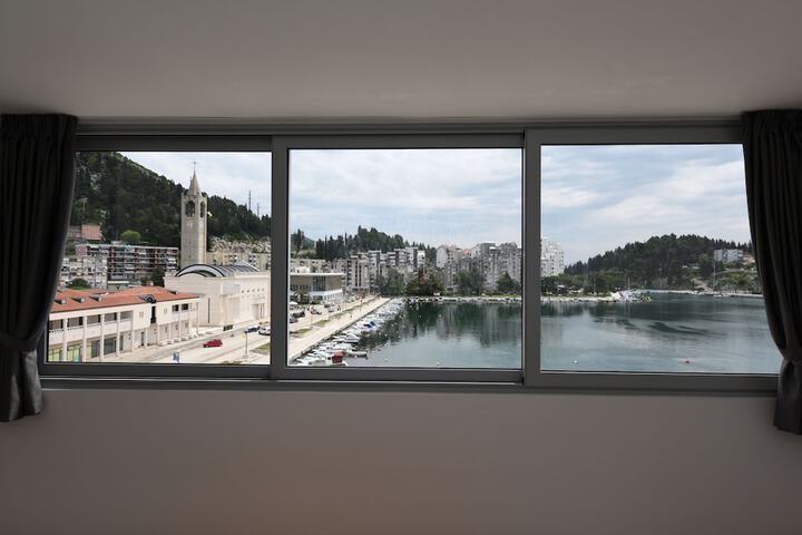 Room 12 of 31