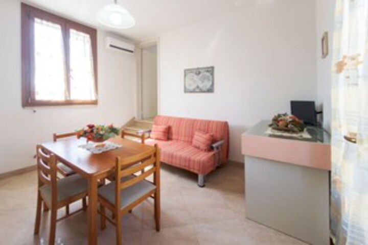 Room 7 of 8