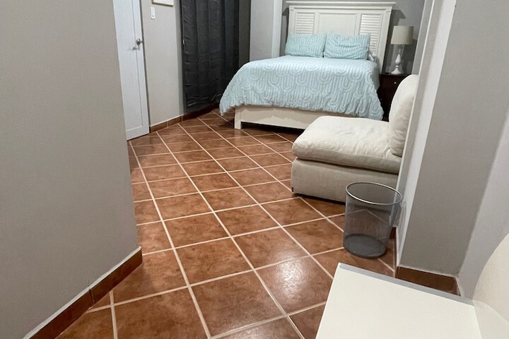 Room 10 of 25