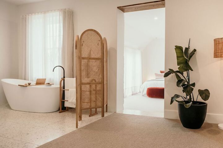 Room 2 of 46