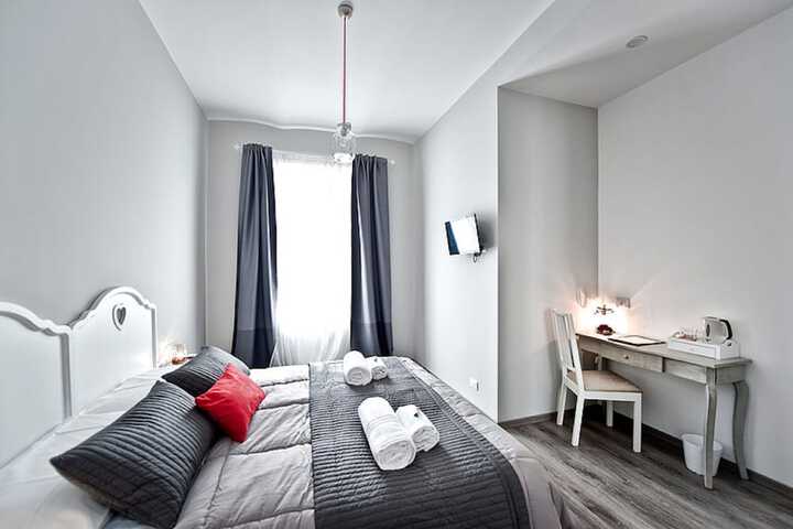 Room 27 of 82