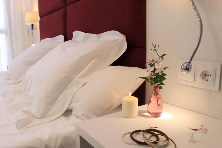 Room 2 of 77