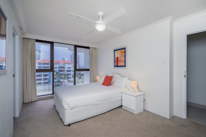 Room 4 of 105