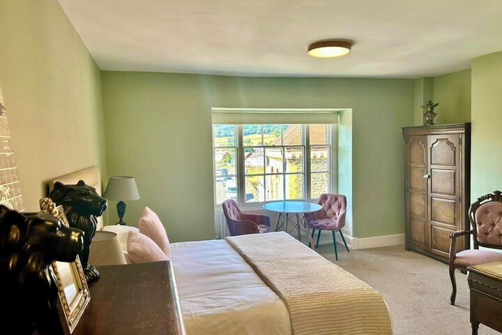Room 3 of 8