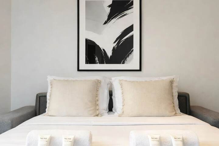Room 32 of 49