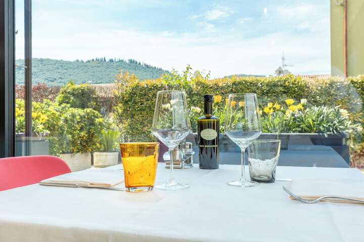 Dining 66 of 84