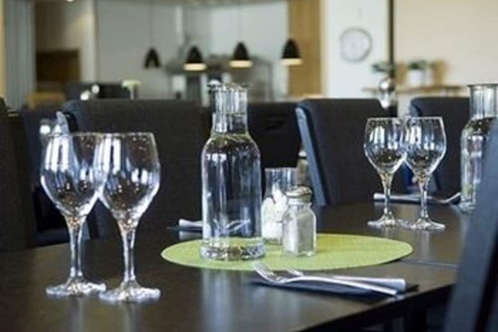 Dining 64 of 100