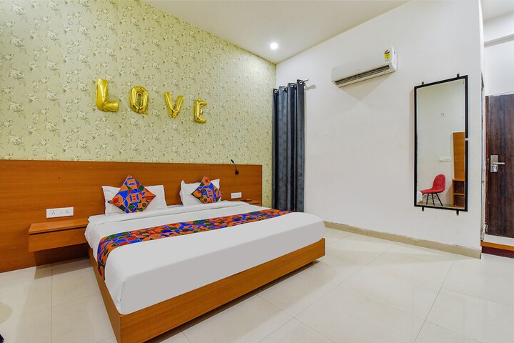 Room 15 of 33