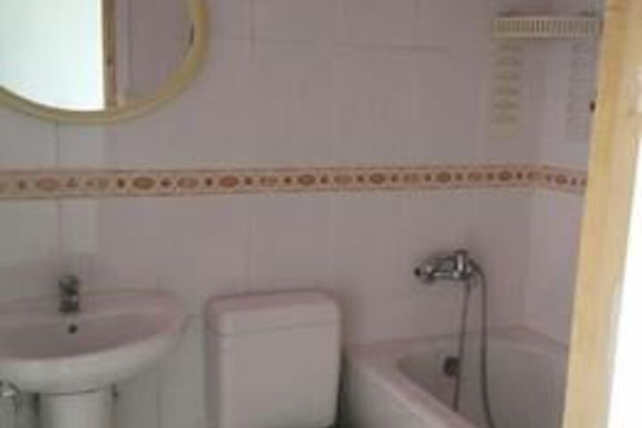 Room 6 of 27
