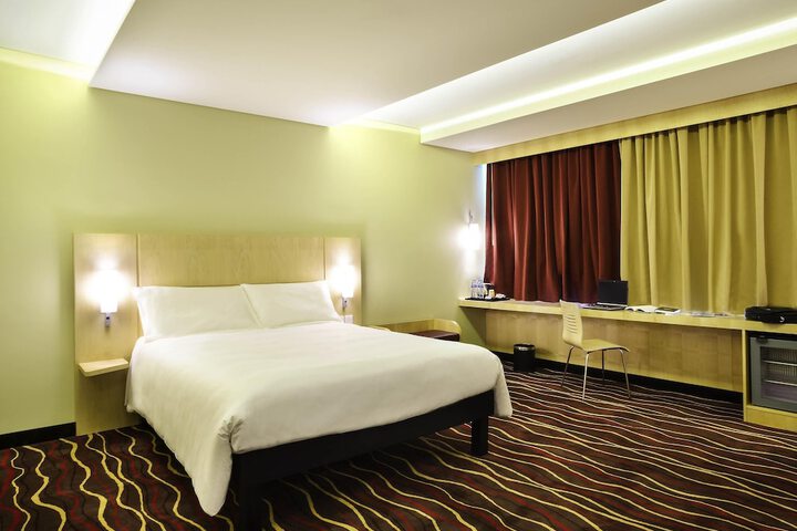 Room 19 of 111