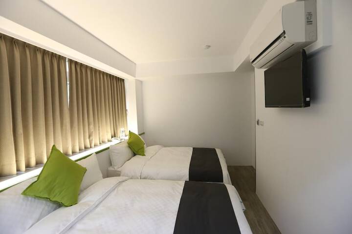 Room 28 of 48