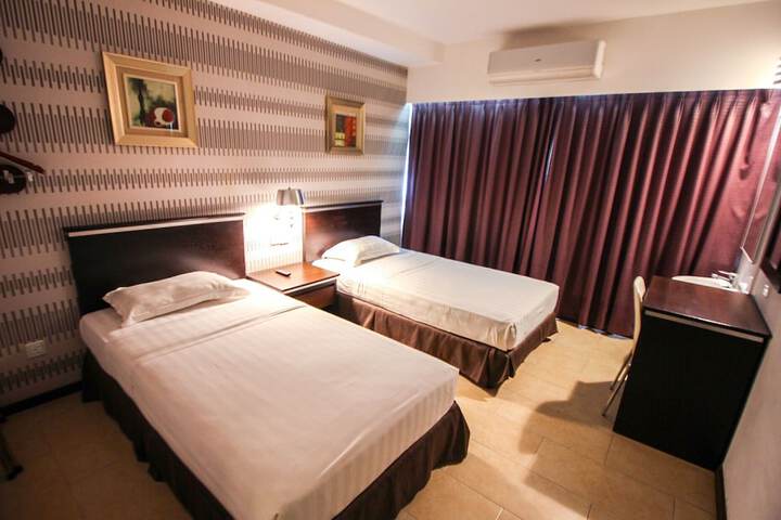 Room 7 of 44