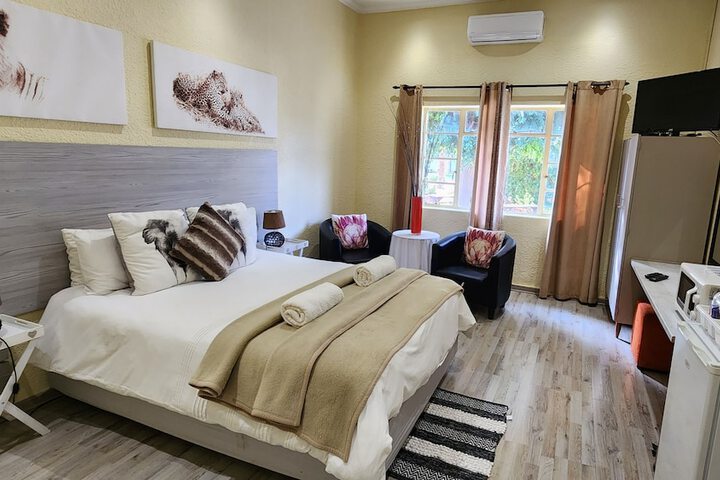 Room 4 of 32