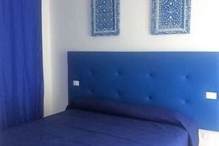 Room 13 of 25