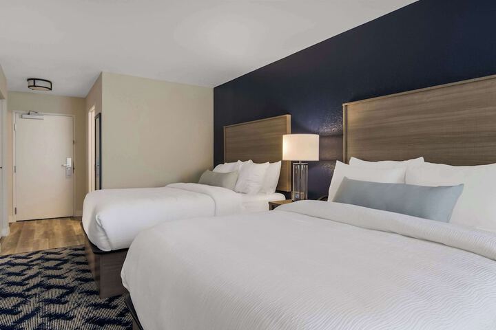 2 Queen Beds (5 of 13)