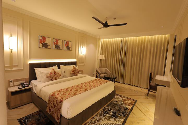 Room 8 of 48