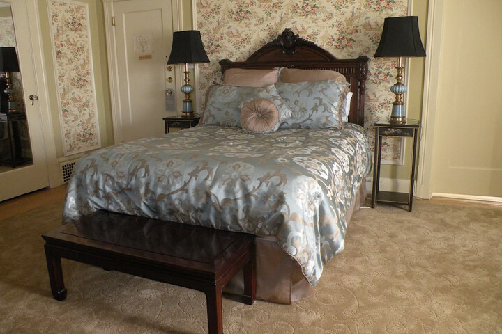 Room 10 of 32