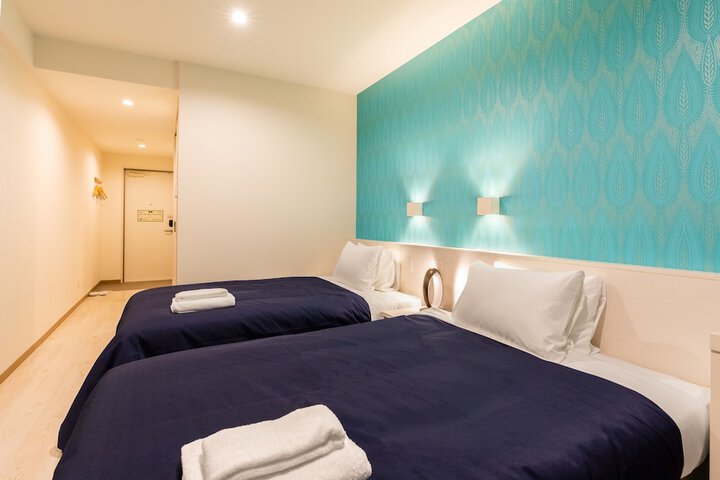 Room 10 of 33