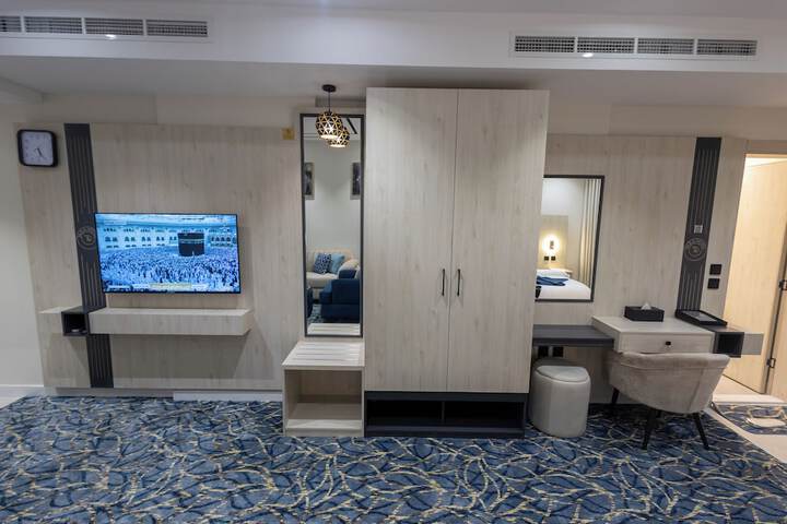 Room 17 of 38