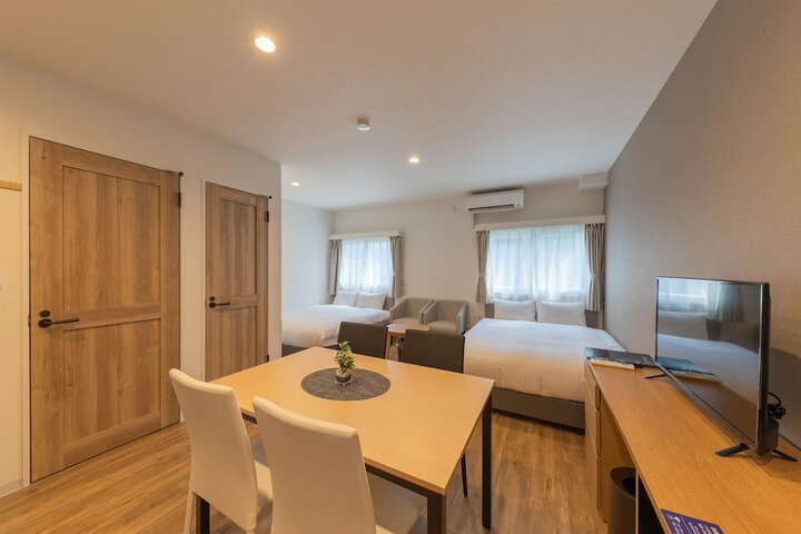 Room 5 of 17