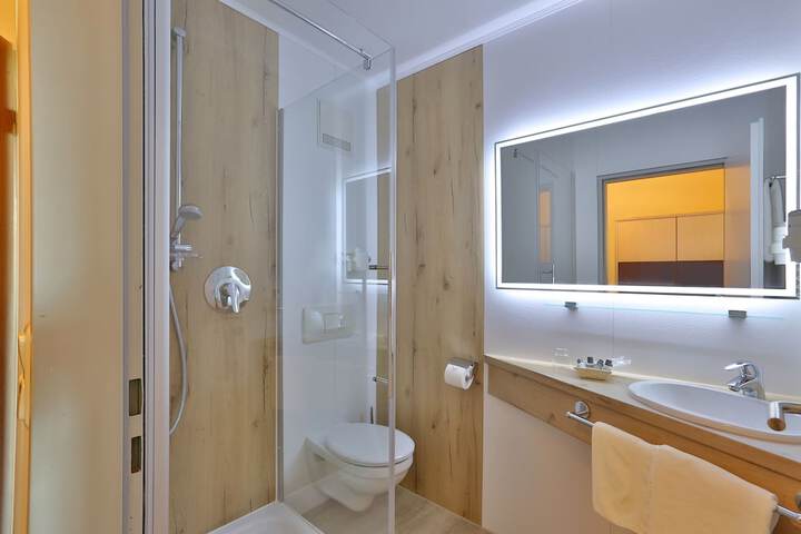 Room 15 of 31
