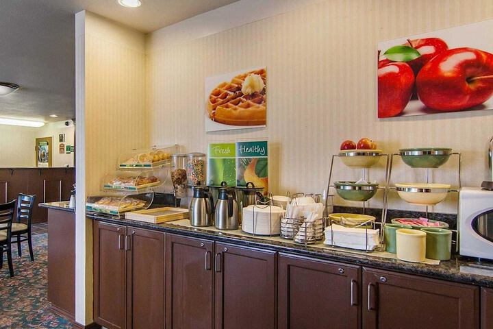 Breakfast/Coffee Service 86 of 107