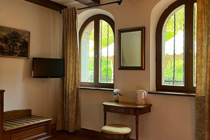 Room 7 of 16