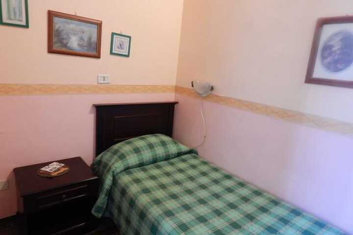 Room 9 of 22